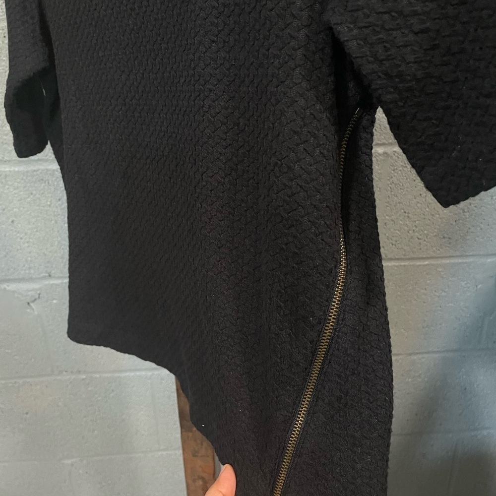 Elegant Black Women's Top - Picture 4 of 6